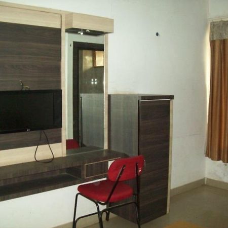 Hotel Mid - Way Inn Gandhinagar Exterior foto